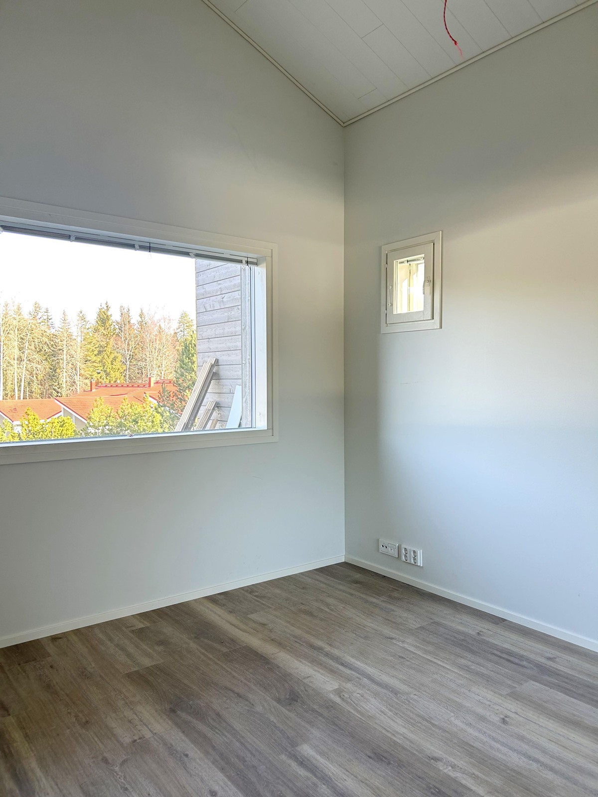 Sisäänkäynnin puoleinen makuuhuone